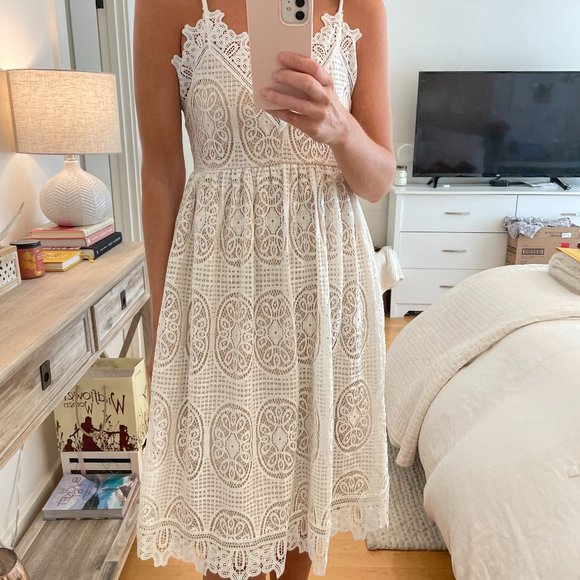 Vici Dresses & Skirts - Vici Lace Midi Dress